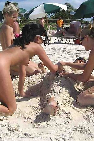 A nude babe at the Cancun