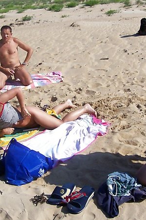 Amateur porn photos made by a hidden camera on the beach