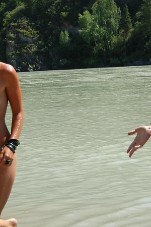 lustful naturist chicks remains bare by the sea