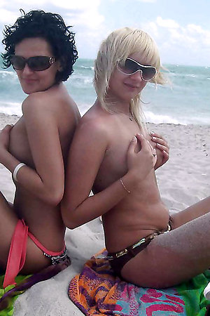Big collection of nudist beach photos and videos