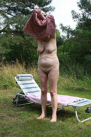 First shy nudist experience after 40